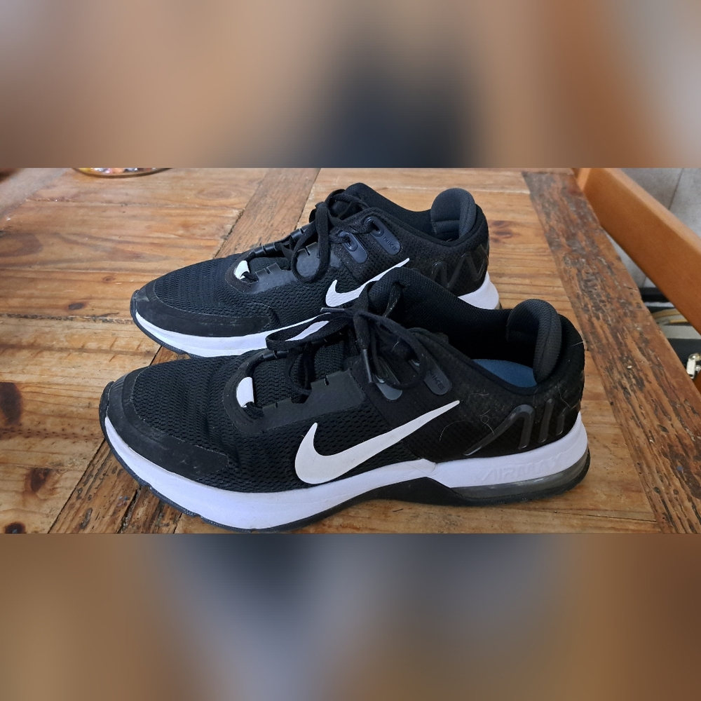 Nike Airs Max Black & White Sneakers